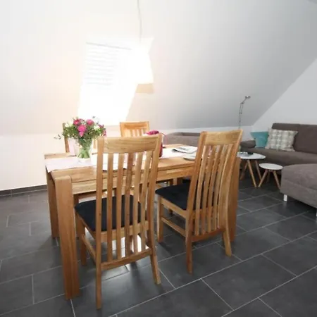 K 102 Og - Stilvolle Ferienwohnung An Der Müritz In Röbel An Der Müritz
